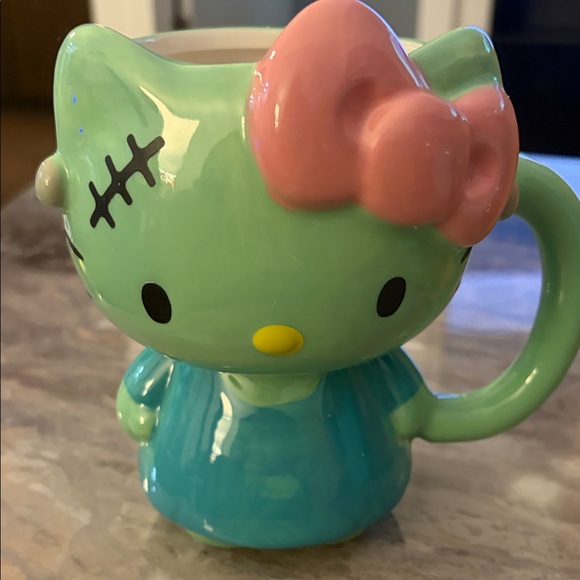 Hello Kitty Green and Pink Mug - Picture 2 of 5